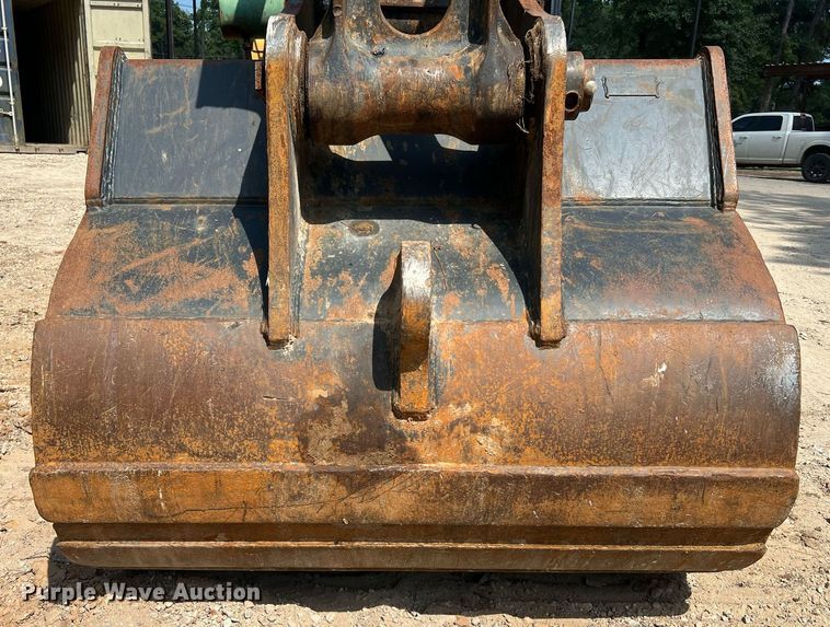 image for item DQ2113 2014 John Deere 350G LC  excavator