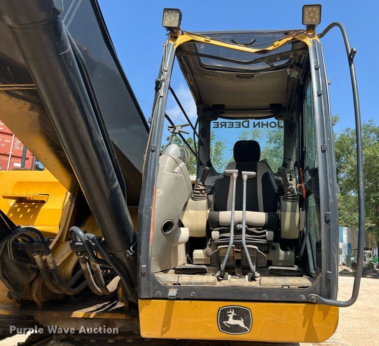 image for item DQ2113 2014 John Deere 350G LC  excavator