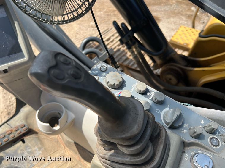 image for item DQ2113 2014 John Deere 350G LC  excavator