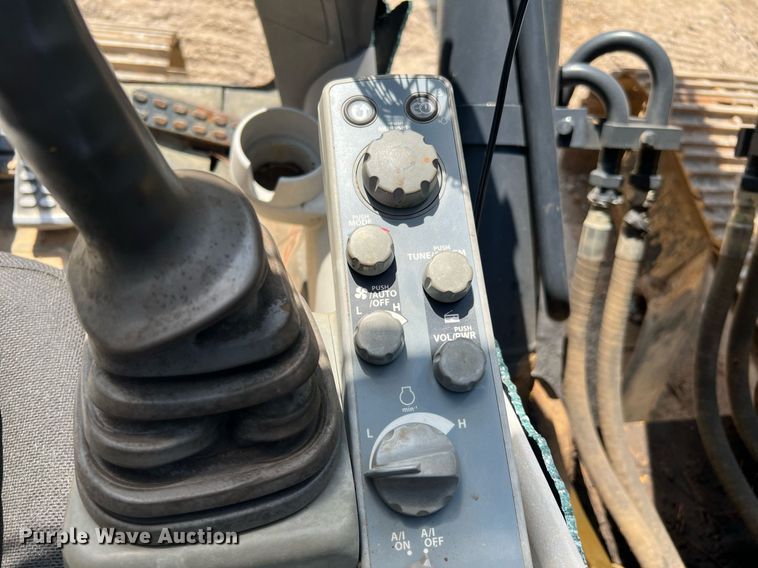 image for item DQ2113 2014 John Deere 350G LC  excavator