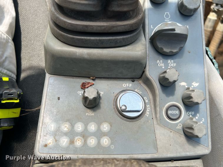 image for item DQ2113 2014 John Deere 350G LC  excavator