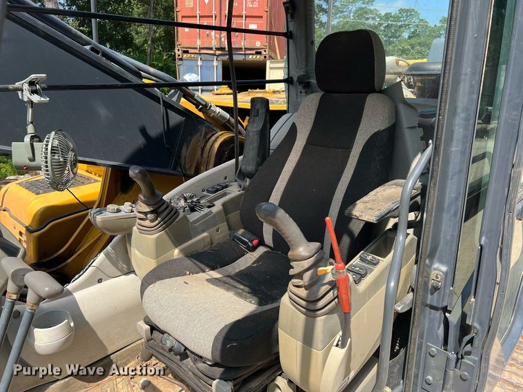 image for item DQ2113 2014 John Deere 350G LC  excavator