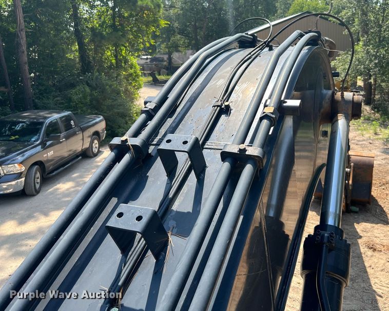 image for item DQ2113 2014 John Deere 350G LC  excavator