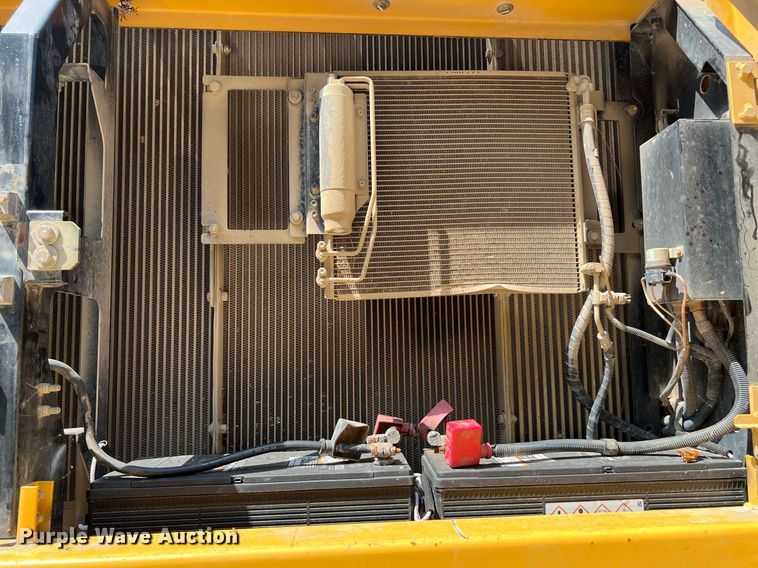 image for item DQ2113 2014 John Deere 350G LC  excavator