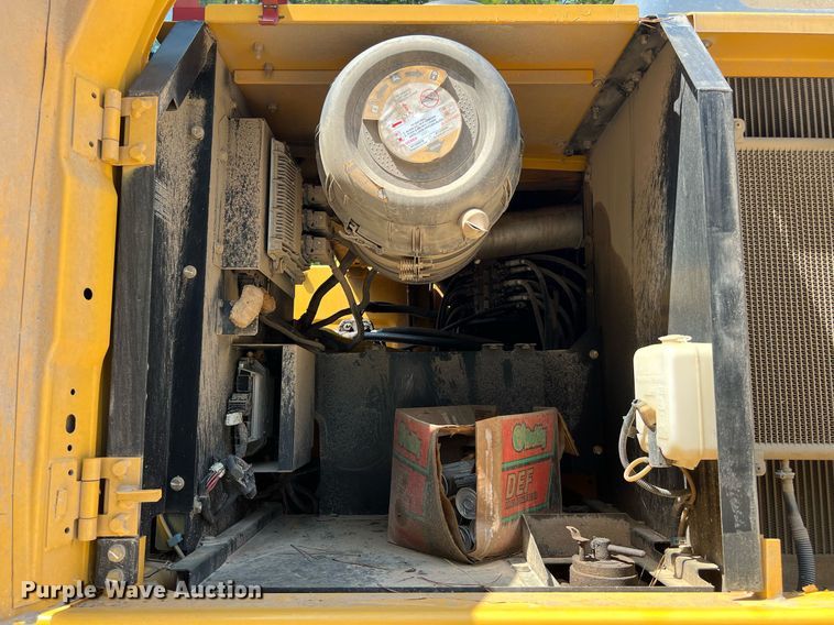 image for item DQ2113 2014 John Deere 350G LC  excavator