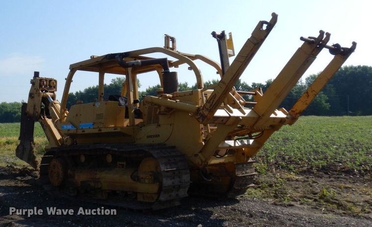 image for item DQ7330 1987 Dresser TD-20G  cable plow