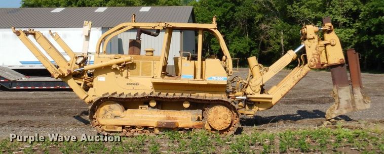 image for item DQ7330 1987 Dresser TD-20G  cable plow