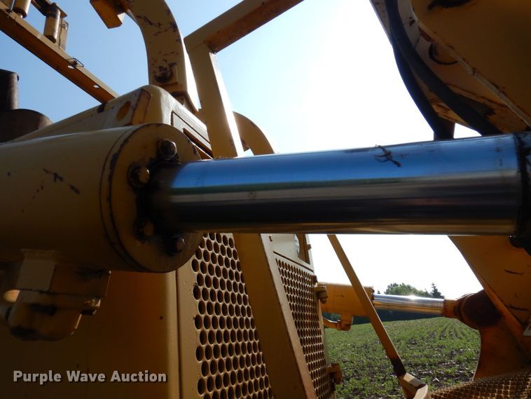 image for item DQ7330 1987 Dresser TD-20G  cable plow