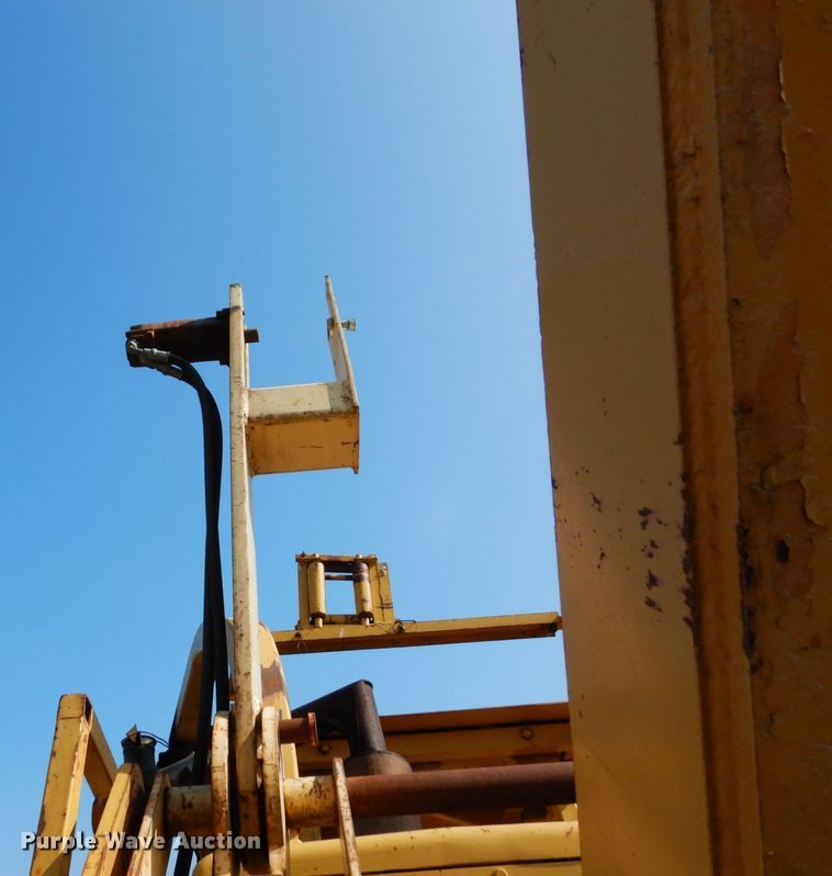 image for item DQ7330 1987 Dresser TD-20G  cable plow