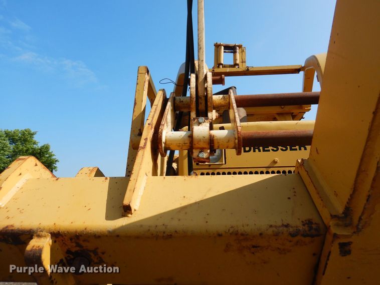 image for item DQ7330 1987 Dresser TD-20G  cable plow