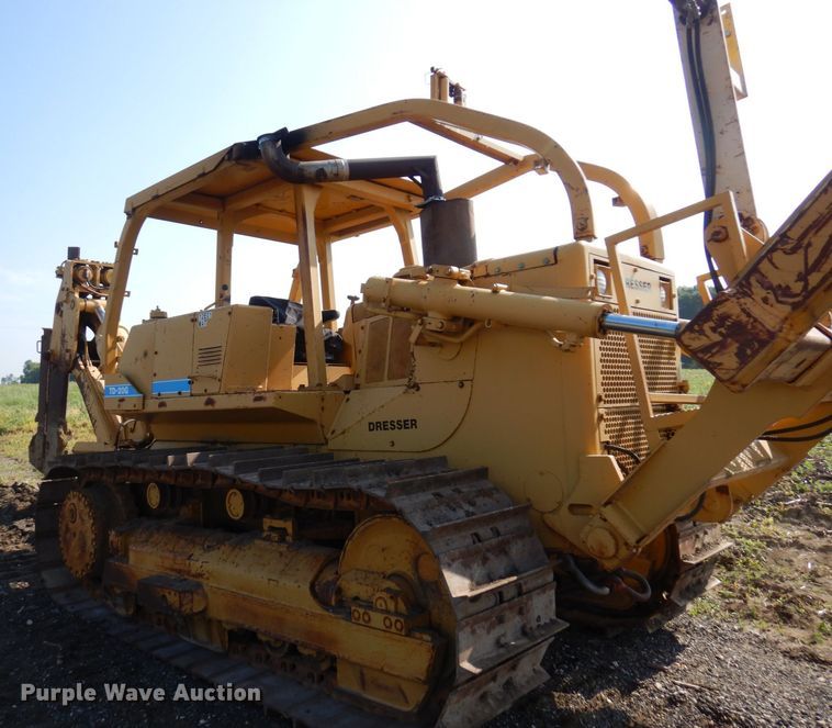 image for item DQ7330 1987 Dresser TD-20G  cable plow