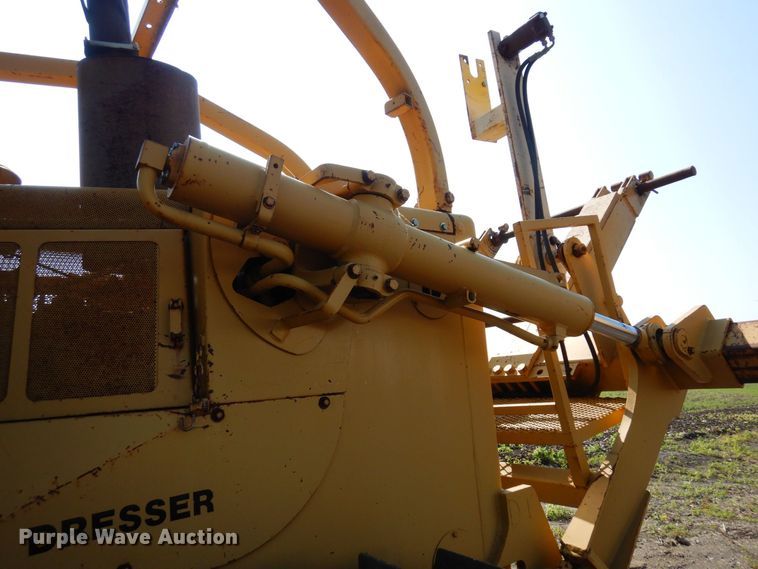 image for item DQ7330 1987 Dresser TD-20G  cable plow