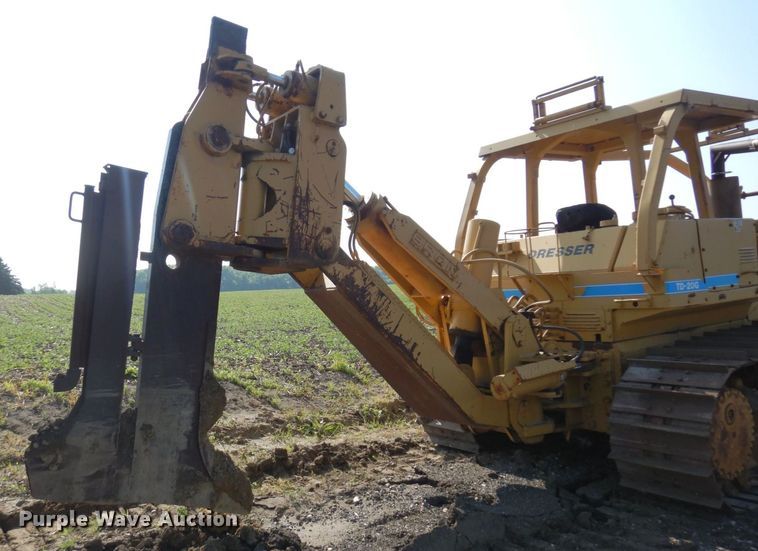 image for item DQ7330 1987 Dresser TD-20G  cable plow
