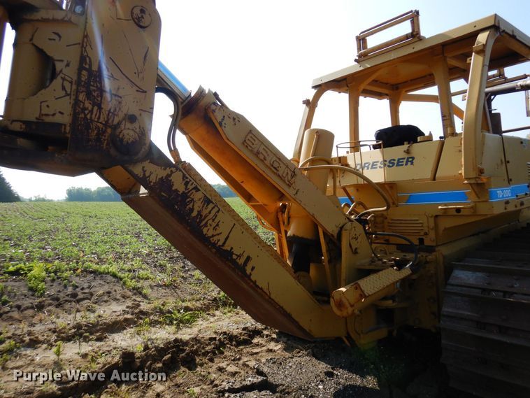 image for item DQ7330 1987 Dresser TD-20G  cable plow