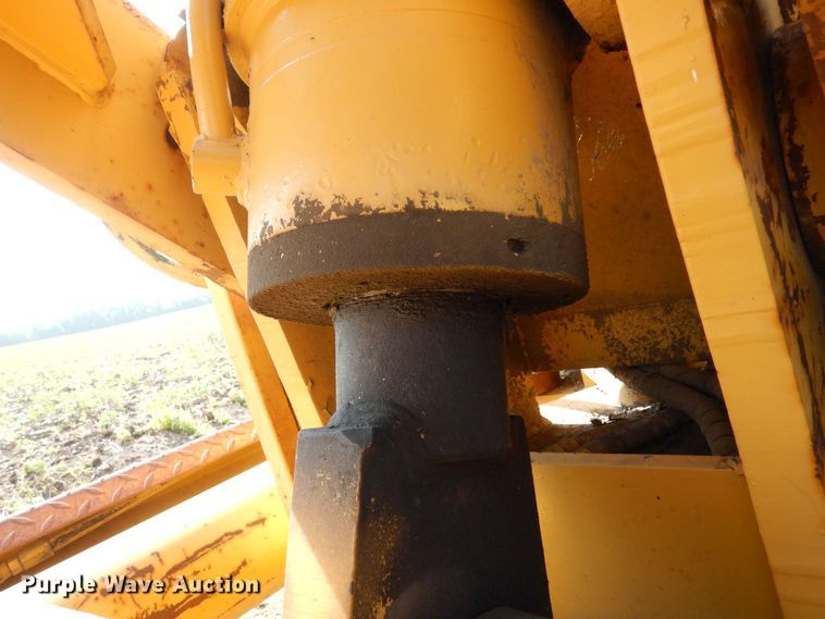 image for item DQ7330 1987 Dresser TD-20G  cable plow