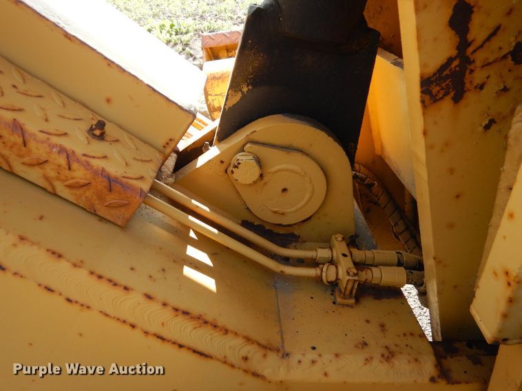 image for item DQ7330 1987 Dresser TD-20G  cable plow