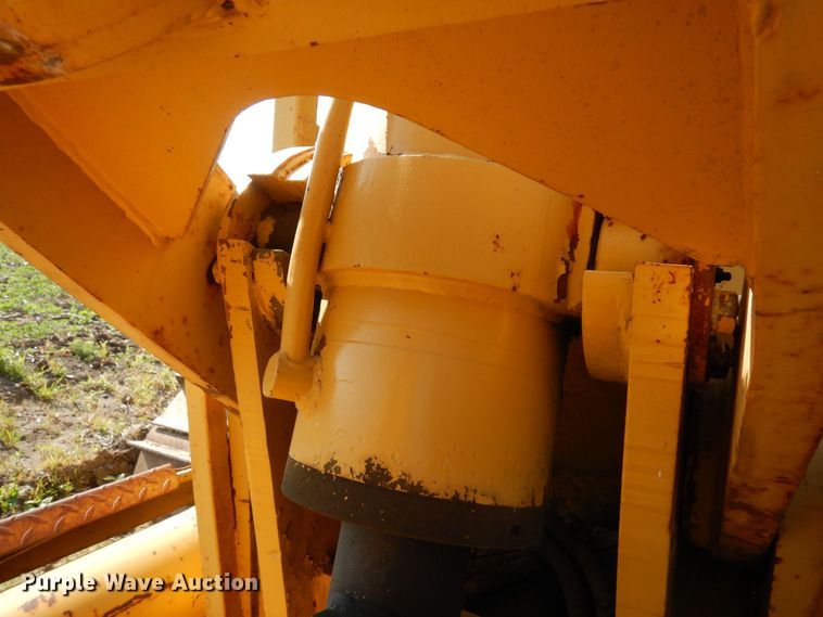 image for item DQ7330 1987 Dresser TD-20G  cable plow