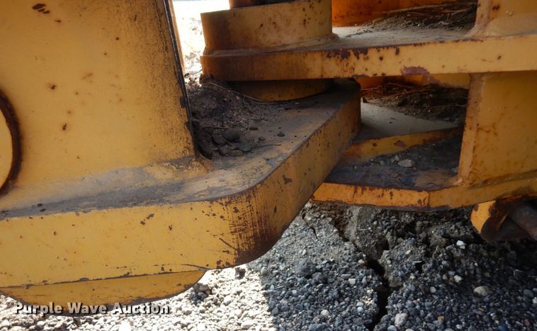 image for item DQ7330 1987 Dresser TD-20G  cable plow