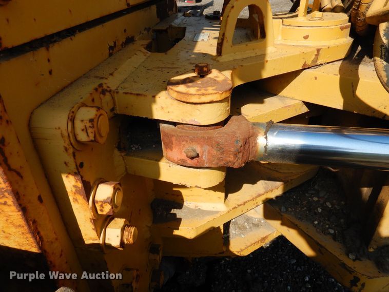 image for item DQ7330 1987 Dresser TD-20G  cable plow