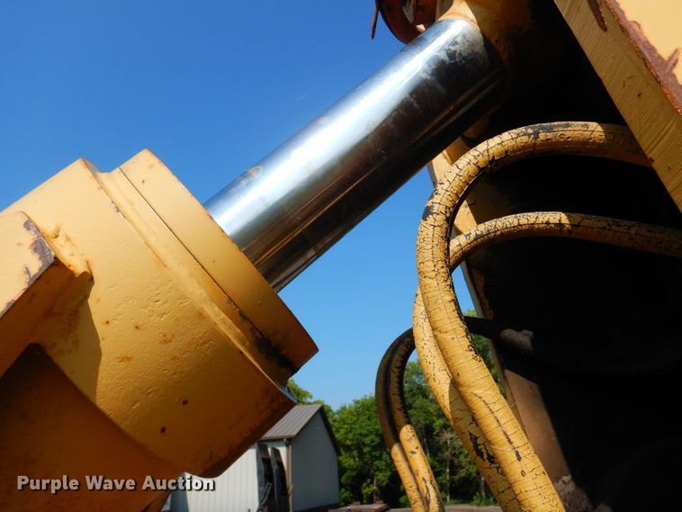 image for item DQ7330 1987 Dresser TD-20G  cable plow