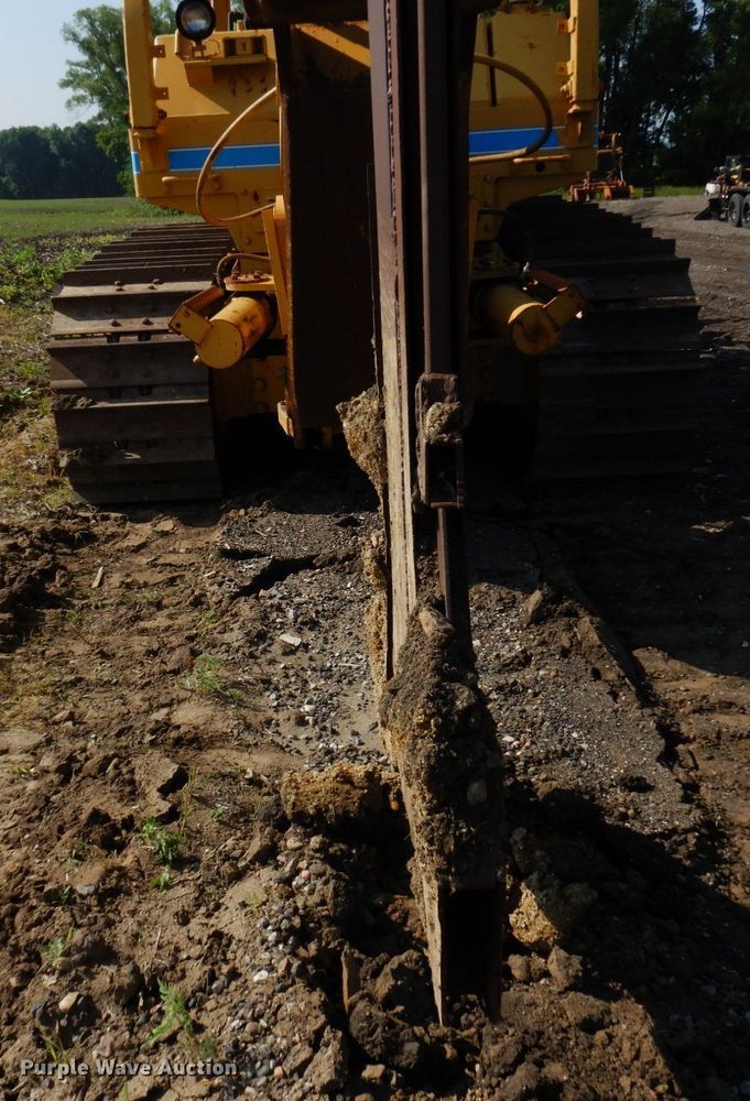 image for item DQ7330 1987 Dresser TD-20G  cable plow