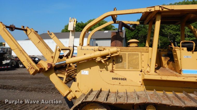 image for item DQ7330 1987 Dresser TD-20G  cable plow