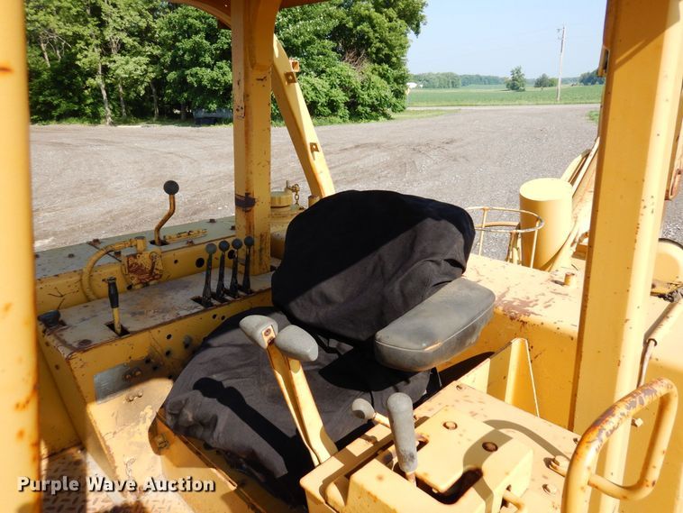 image for item DQ7330 1987 Dresser TD-20G  cable plow