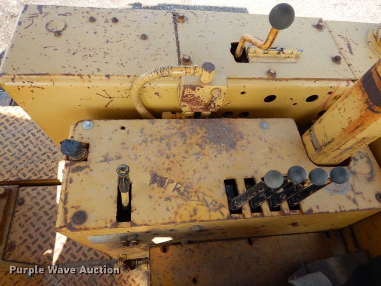 image for item DQ7330 1987 Dresser TD-20G  cable plow