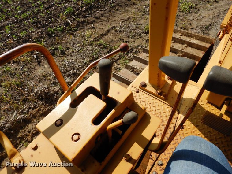 image for item DQ7330 1987 Dresser TD-20G  cable plow