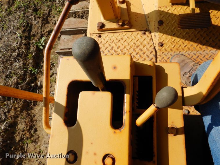 image for item DQ7330 1987 Dresser TD-20G  cable plow