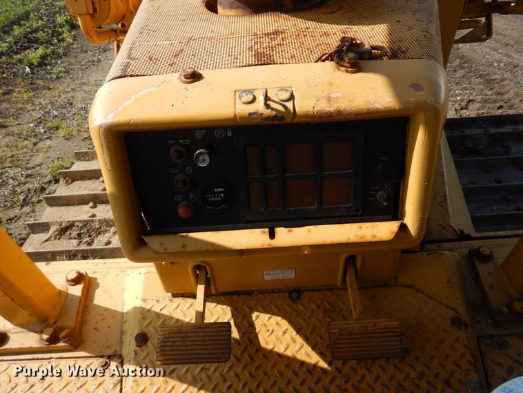 image for item DQ7330 1987 Dresser TD-20G  cable plow