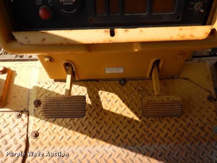 image for item DQ7330 1987 Dresser TD-20G  cable plow