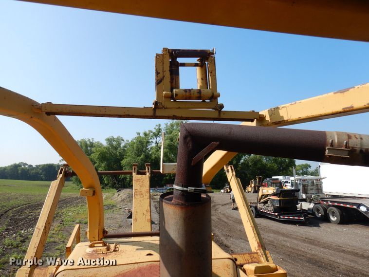 image for item DQ7330 1987 Dresser TD-20G  cable plow