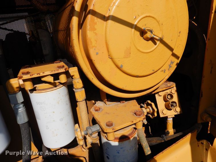 image for item DQ7330 1987 Dresser TD-20G  cable plow