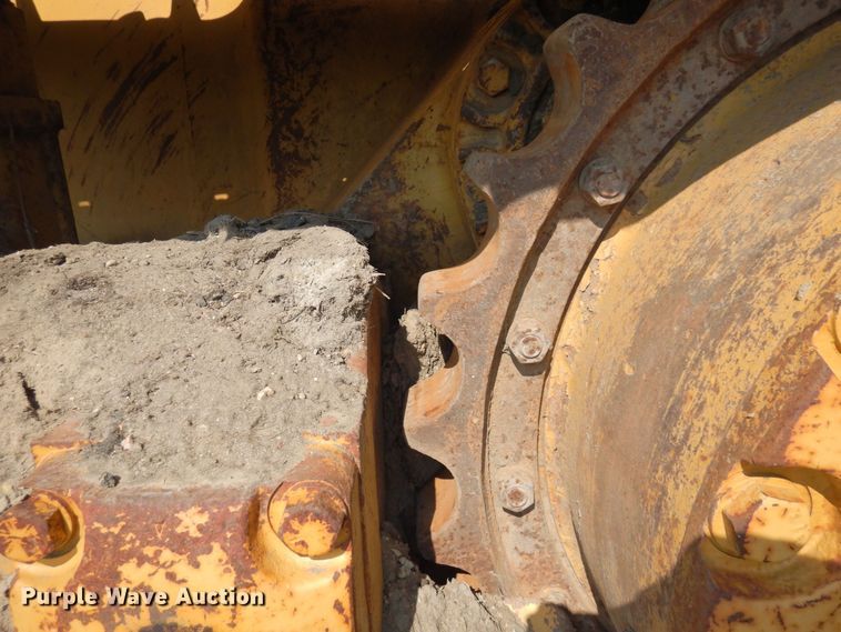 image for item DQ7330 1987 Dresser TD-20G  cable plow