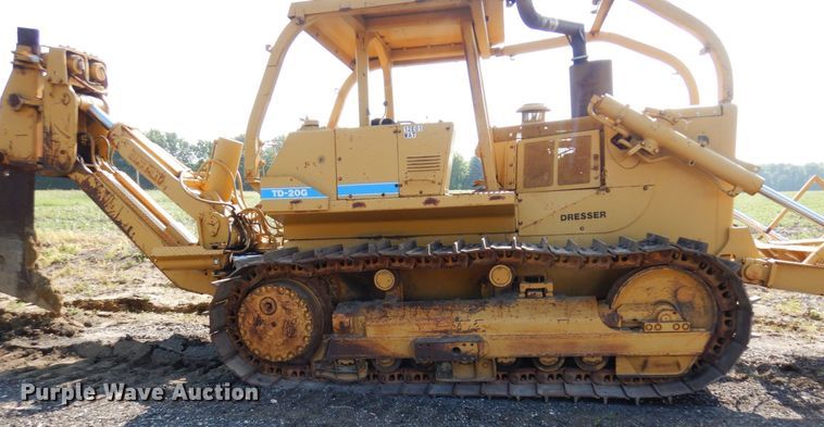 image for item DQ7330 1987 Dresser TD-20G  cable plow