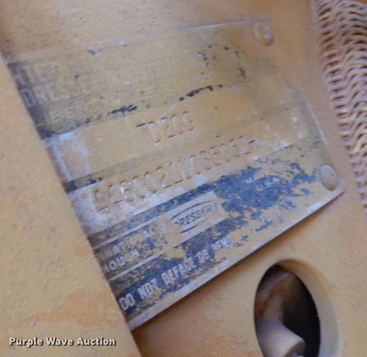 image for item DQ7330 1987 Dresser TD-20G  cable plow