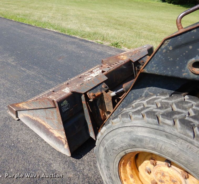 image for item DQ7331 1997 New Holland LX885 Turbo  skid steer loader