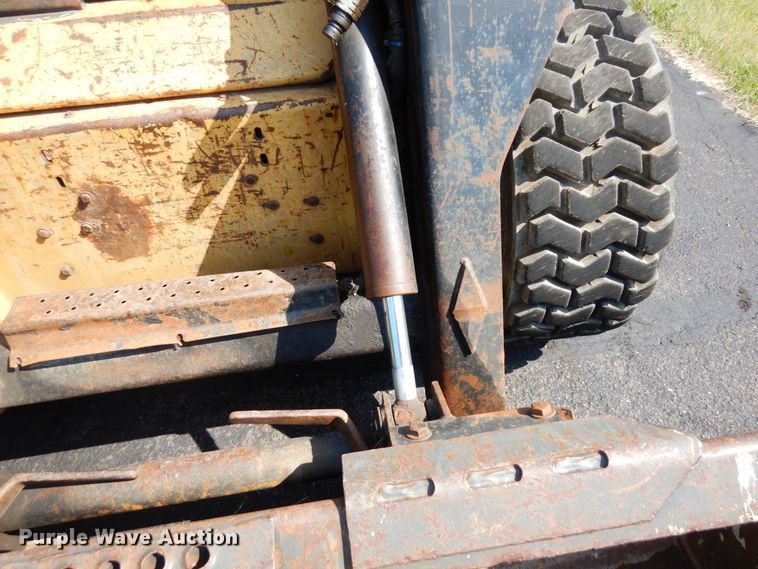 image for item DQ7331 1997 New Holland LX885 Turbo  skid steer loader