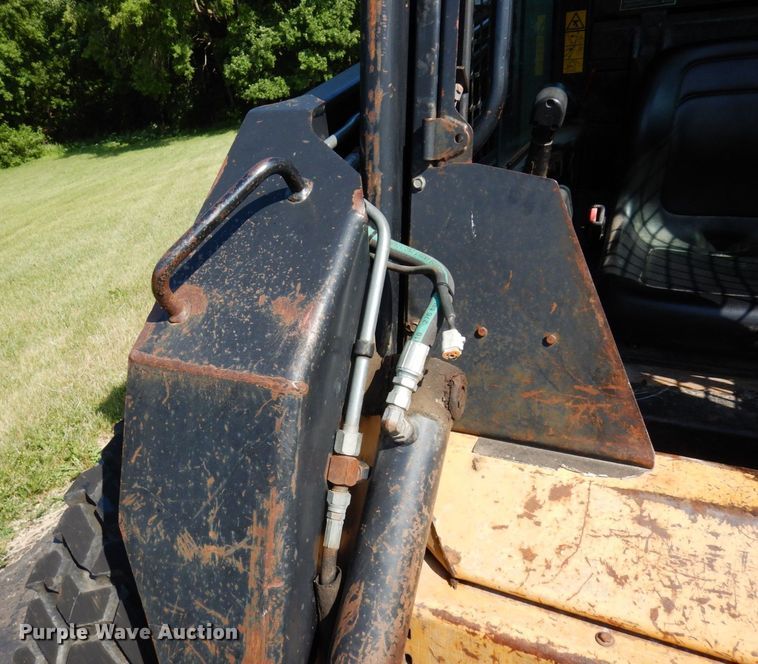 image for item DQ7331 1997 New Holland LX885 Turbo  skid steer loader