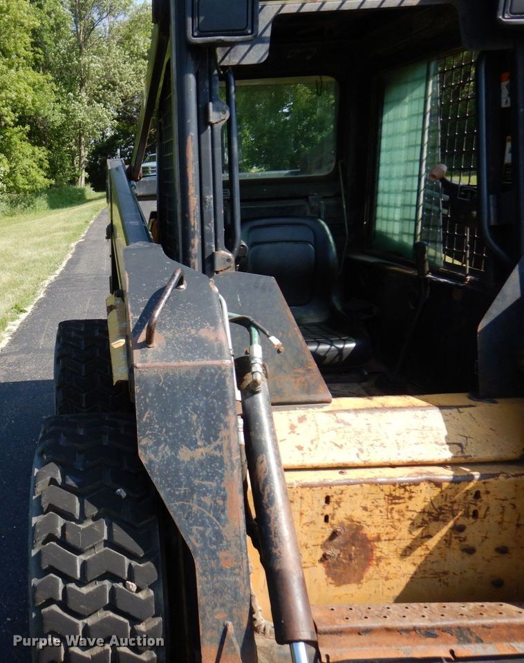 image for item DQ7331 1997 New Holland LX885 Turbo  skid steer loader