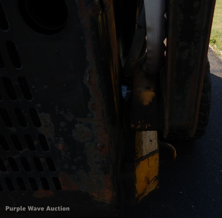 image for item DQ7331 1997 New Holland LX885 Turbo  skid steer loader