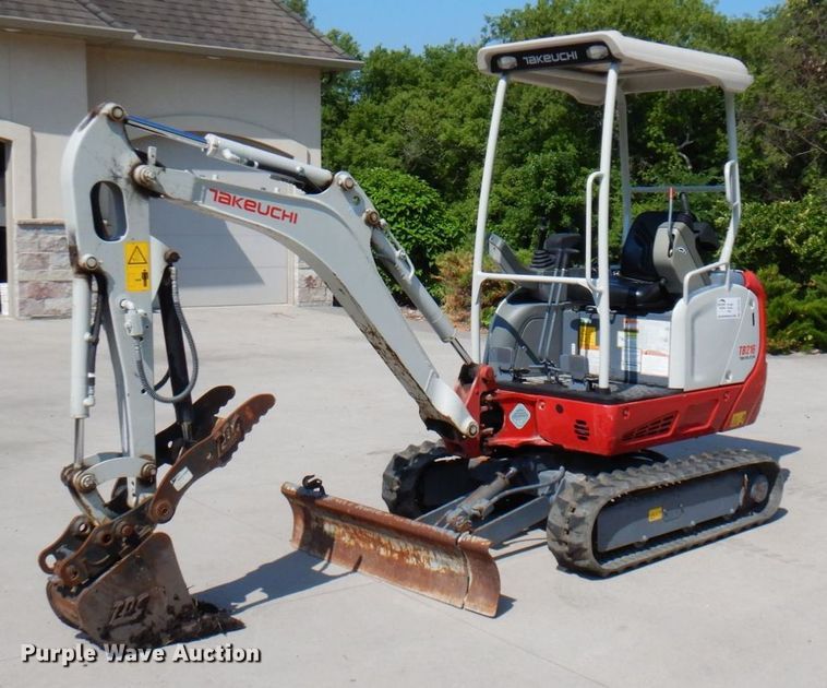 image for item DQ7332 2019 Takeuchi TB216  mini excavator