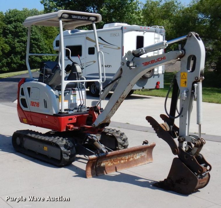 image for item DQ7332 2019 Takeuchi TB216  mini excavator