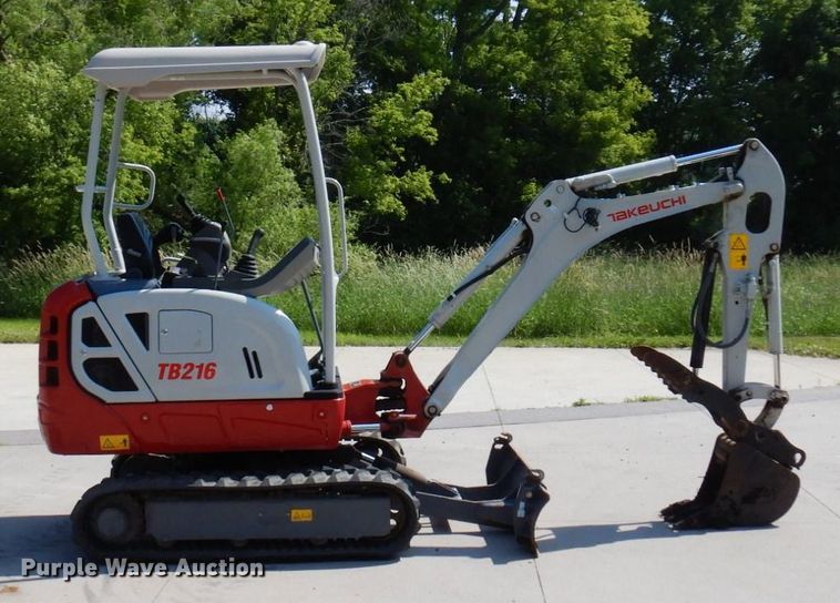 image for item DQ7332 2019 Takeuchi TB216  mini excavator