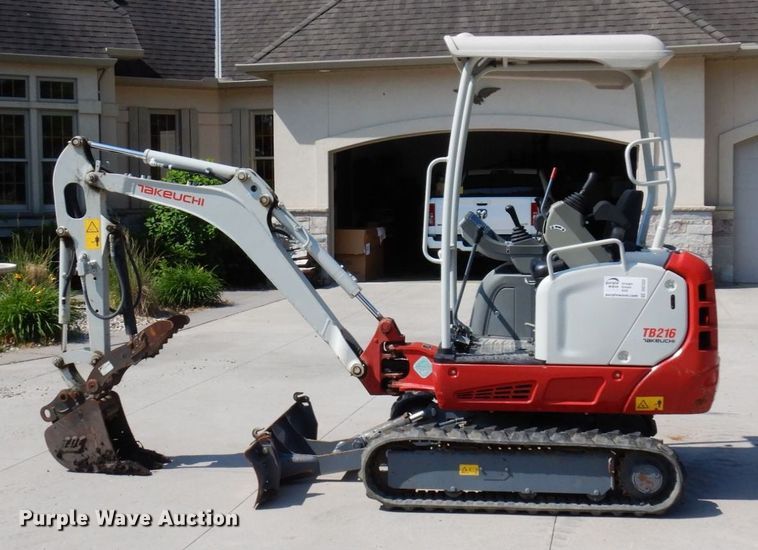 image for item DQ7332 2019 Takeuchi TB216  mini excavator