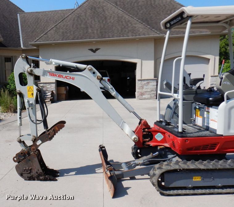 image for item DQ7332 2019 Takeuchi TB216  mini excavator