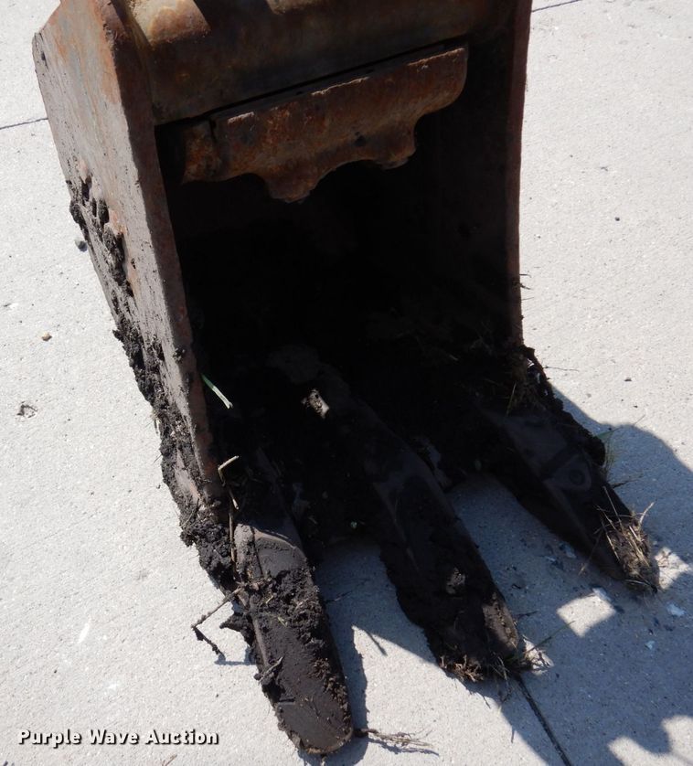 image for item DQ7332 2019 Takeuchi TB216  mini excavator