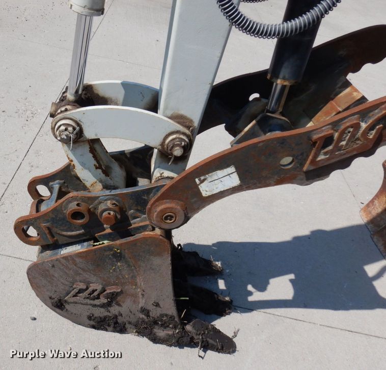 image for item DQ7332 2019 Takeuchi TB216  mini excavator