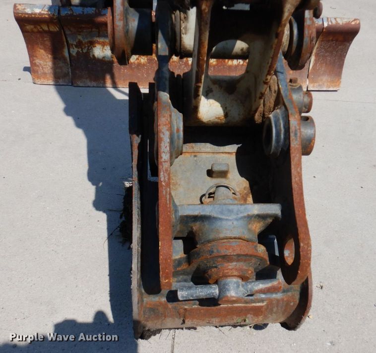 image for item DQ7332 2019 Takeuchi TB216  mini excavator